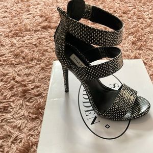 High Steve Madden heel sandals !